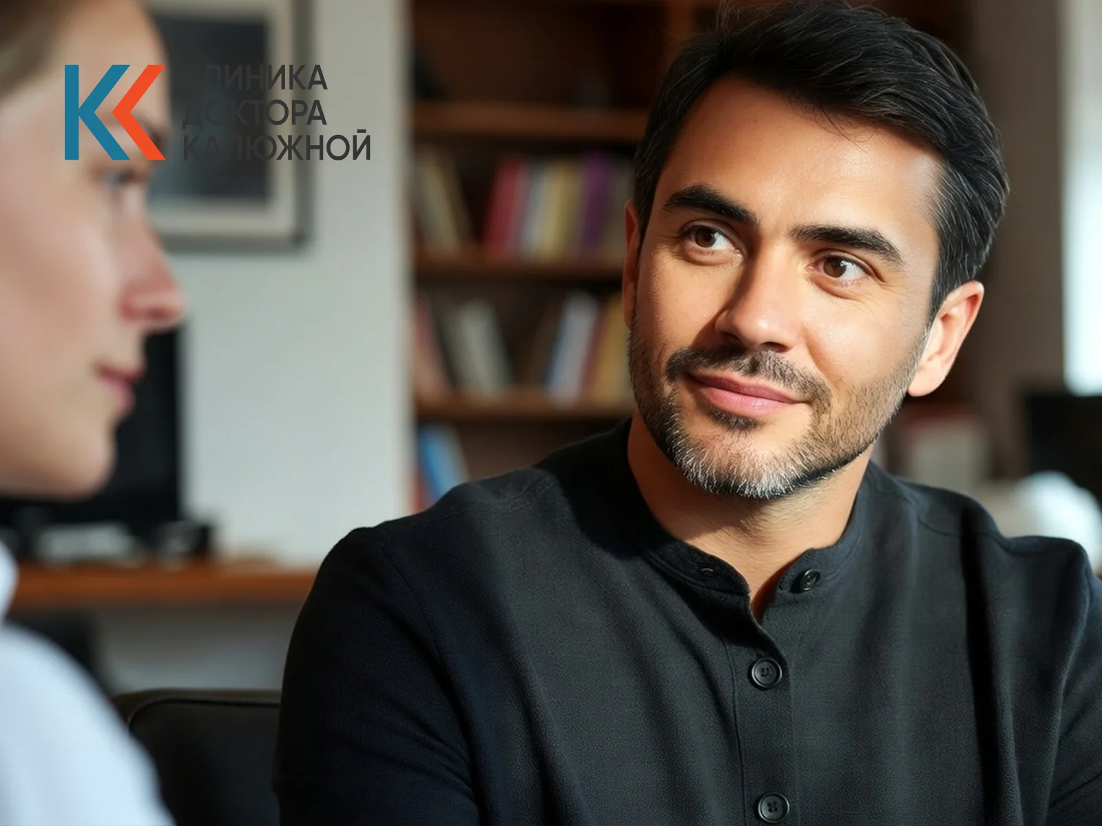 Врач-психотерапевт проводит сеанс SIT-кодирования, сочетая медикаментозную терапию и психологическое внушение.